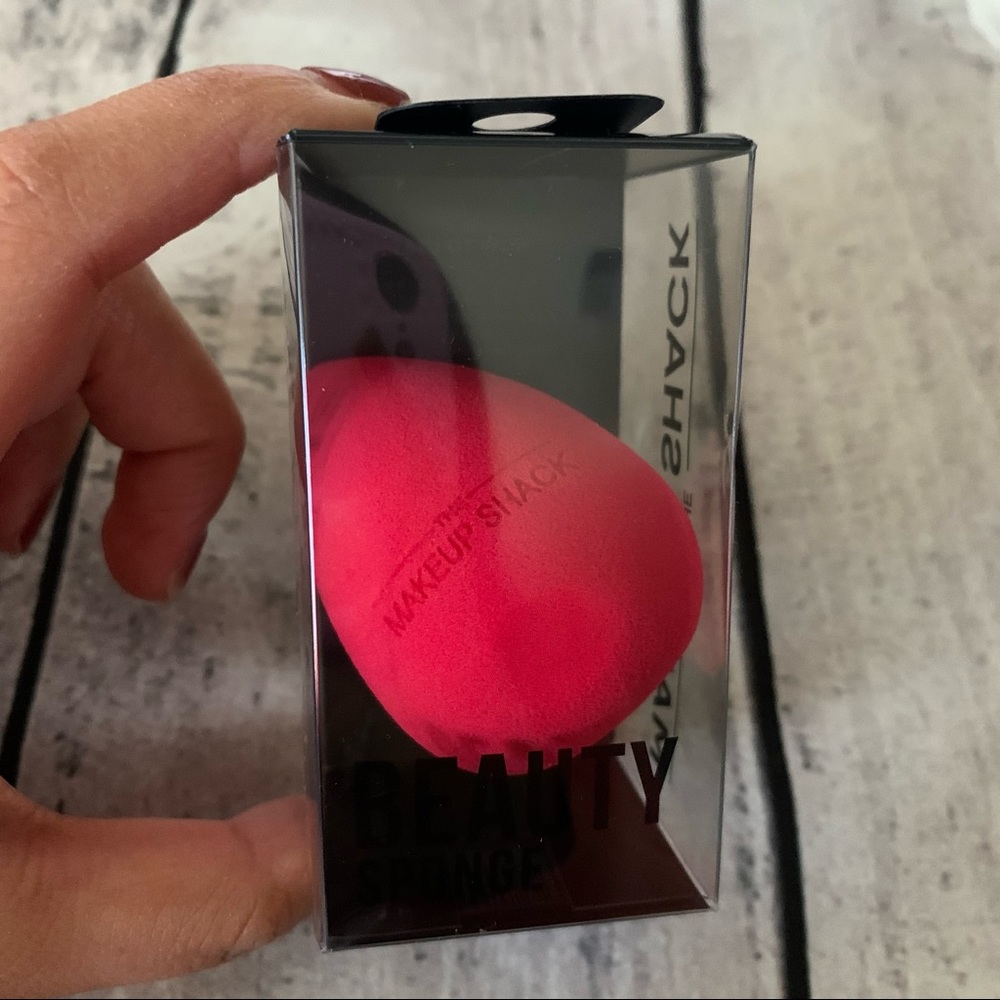 COPY - 2/13$ New 🍒 The Makeup Shack BEAUTY SPONGE
